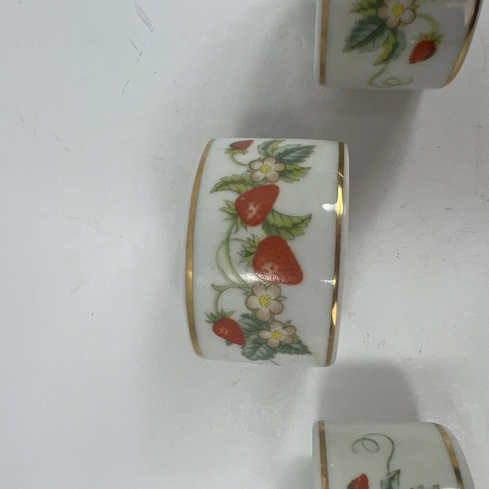 Avon Napkin Rings Set of 3 White Red Excellent Strawberry Vine Gold Trim